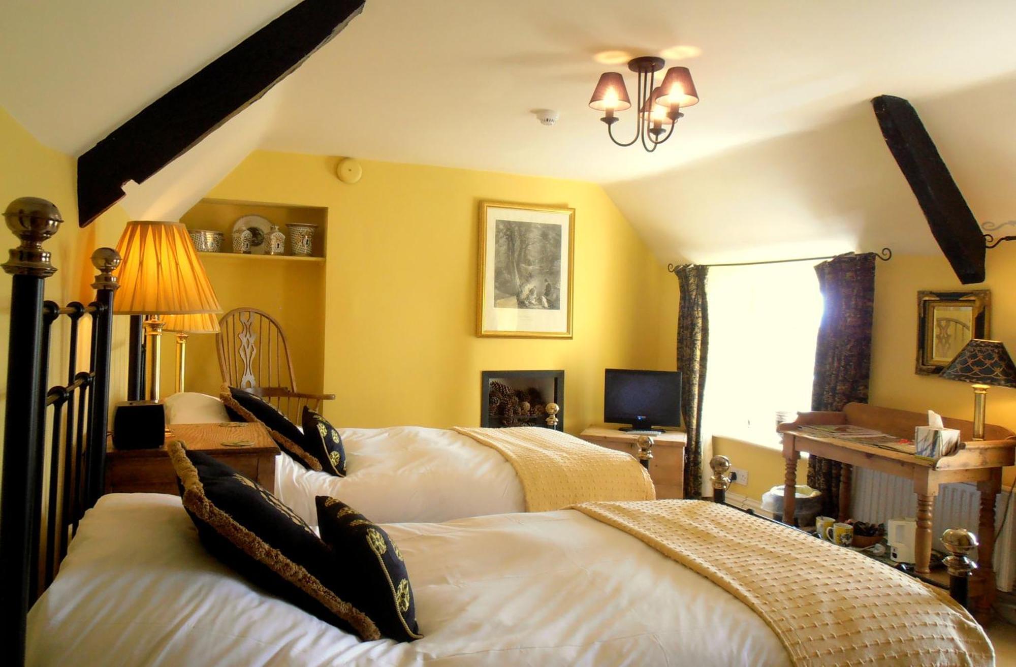 Inn The Hunters Rest Clutton